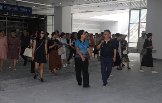 喜迎十九大，身邊看變化——我市干部賢內助、鄉鎮街道負責人參觀高鐵商務區