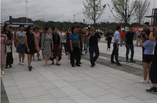 喜迎十九大，身邊看變化——我市干部賢內助、鄉鎮街道負責人參觀高鐵商務區