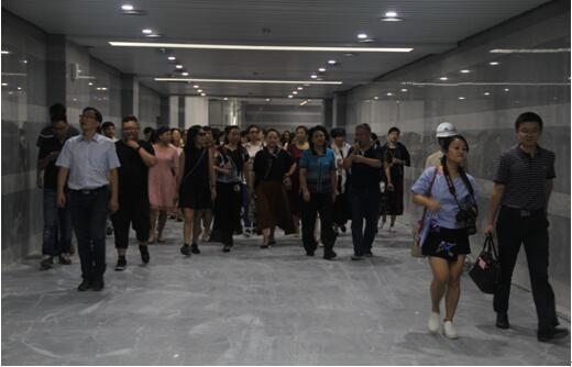 喜迎十九大，身邊看變化——我市干部賢內助、鄉鎮街道負責人參觀高鐵商務區