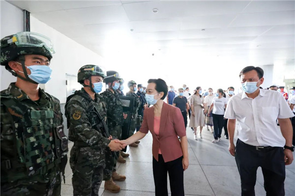 胡雪梅調(diào)研國(guó)慶期間不停工重點(diǎn)項(xiàng)目、商貿(mào)旅游消費(fèi)工作